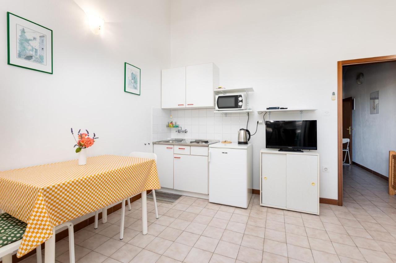Apartments Mrak Punat Exterior photo