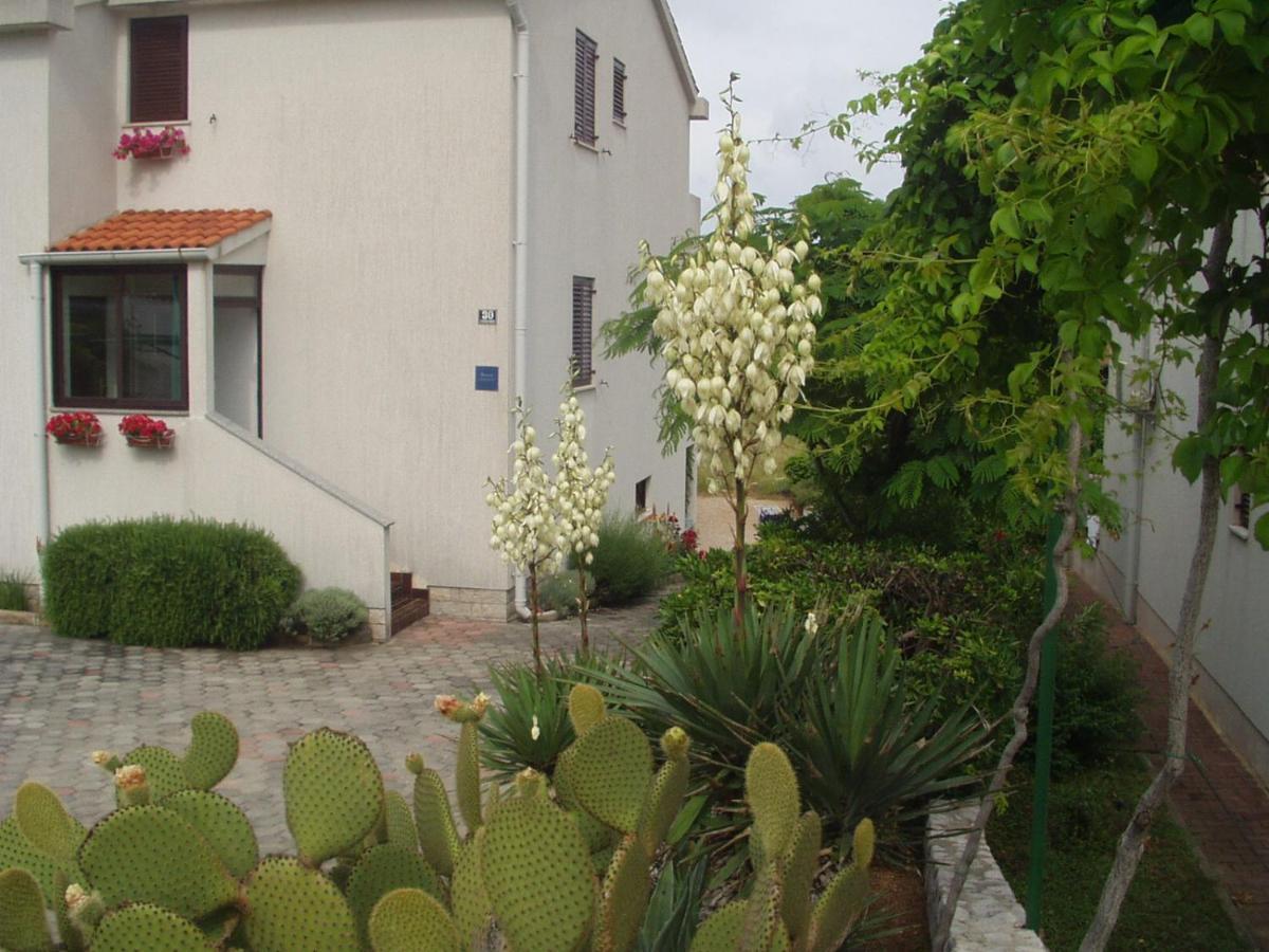 Apartments Mrak Punat Exterior photo